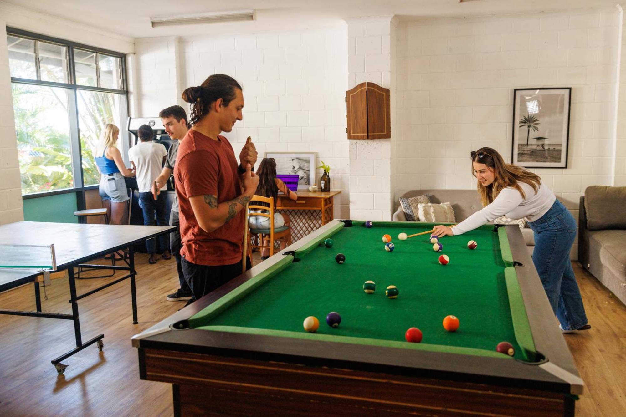 Yha Coolangatta Gold Coast Hostel Екстериор снимка