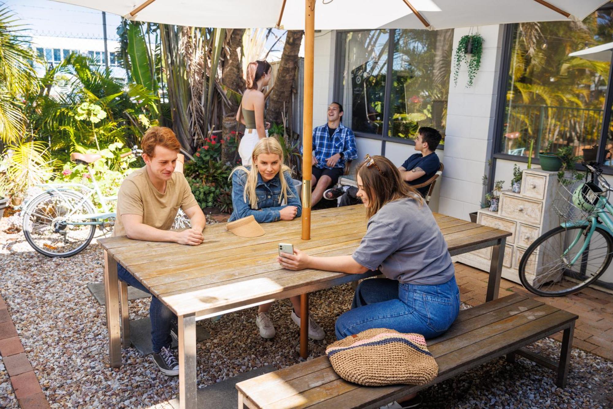 Yha Coolangatta Gold Coast Hostel Екстериор снимка