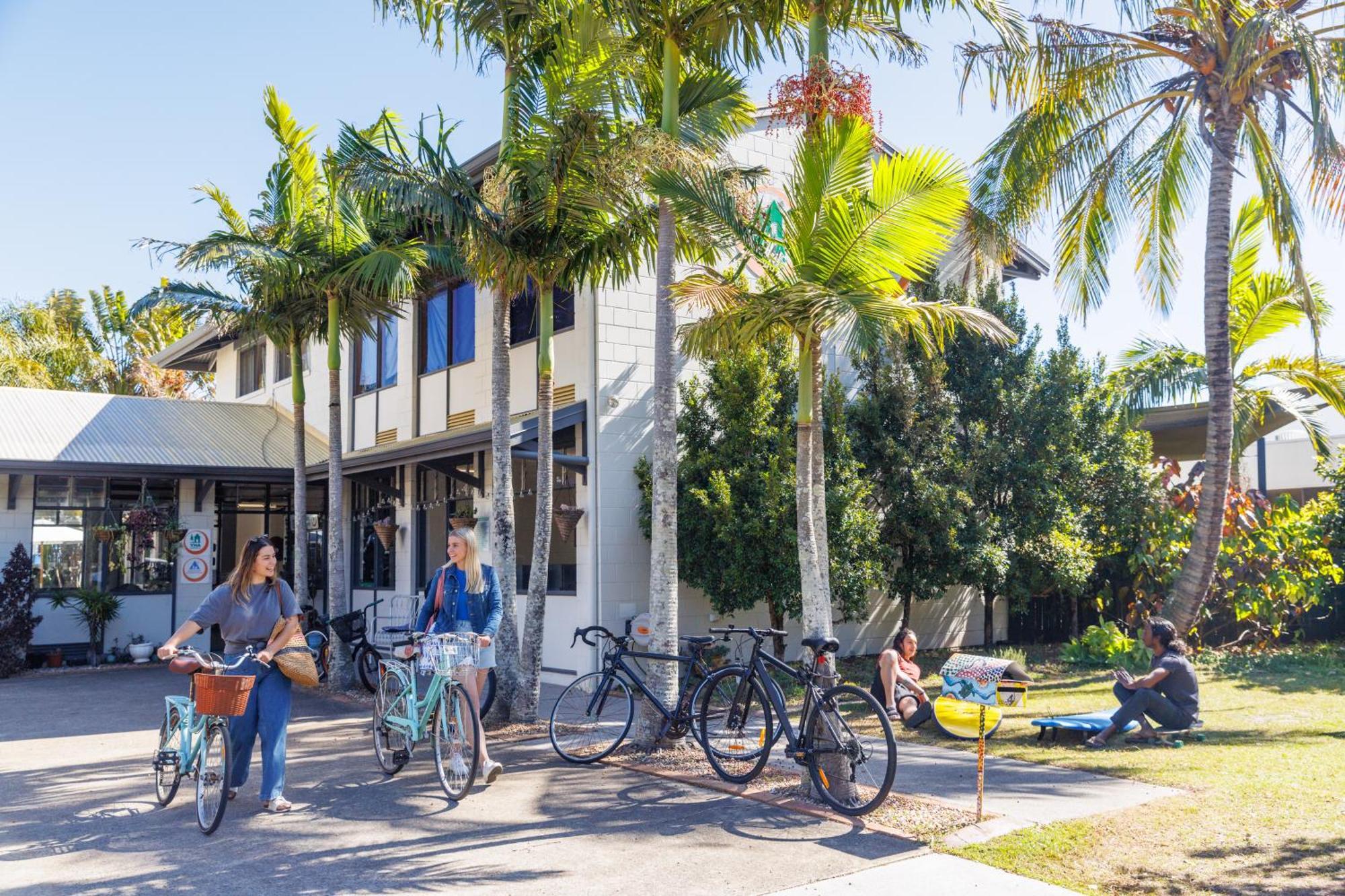 Yha Coolangatta Gold Coast Hostel Екстериор снимка
