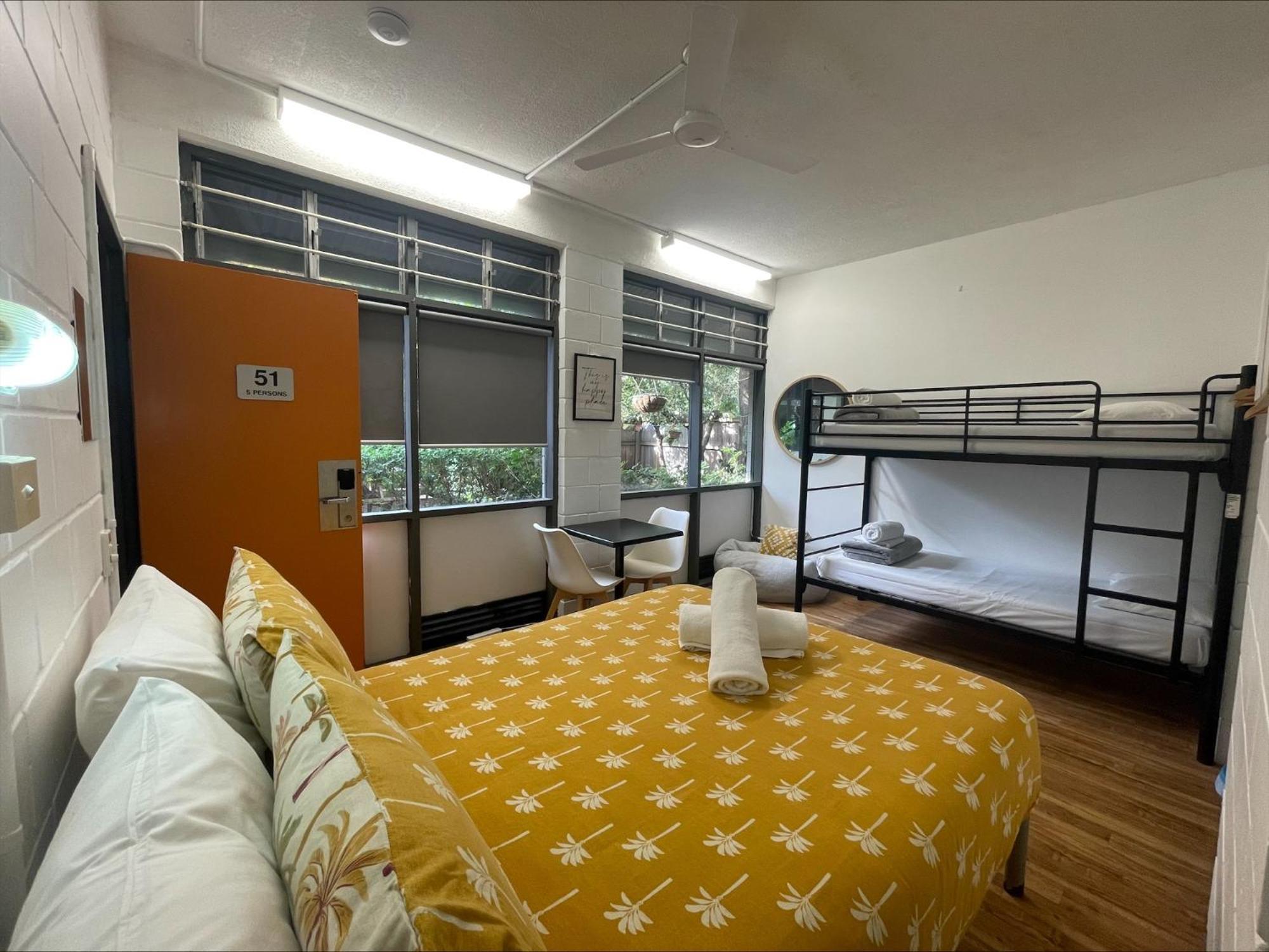 Yha Coolangatta Gold Coast Hostel Екстериор снимка